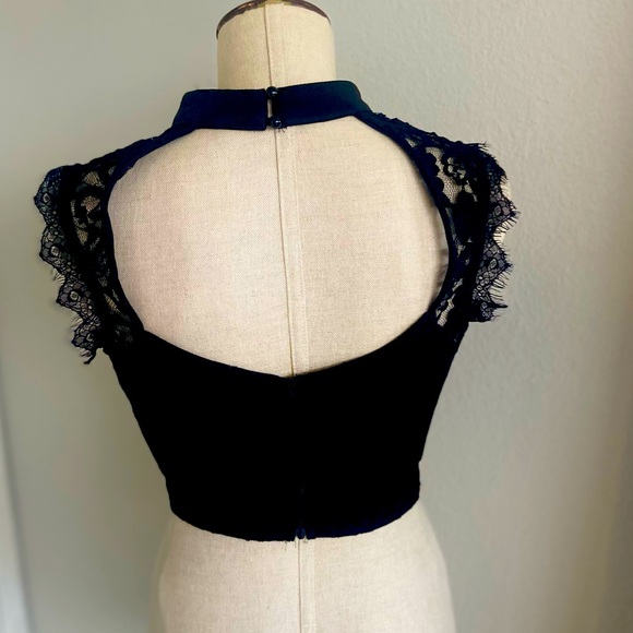 Very Sexy Lace Black Swan Corset - Picture 4 of 7